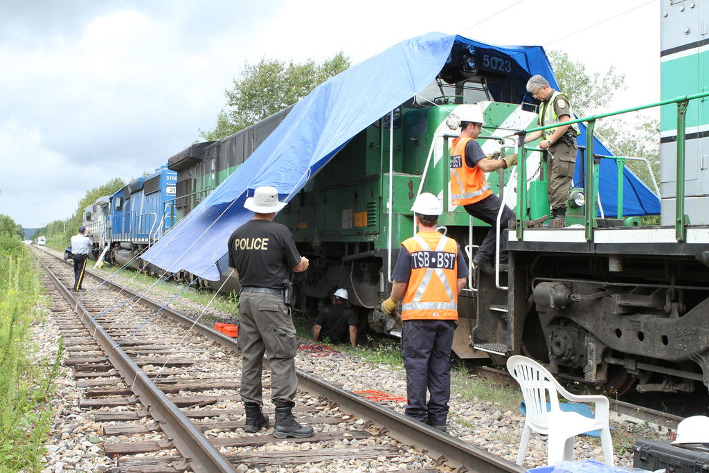 TSB investigators testing the brake shoe force of the locomotives on site in Lac-Mégantic