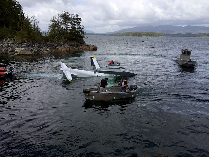 The partially submerged occurrence aircraft (Source: Royal Canadian Mounted Police)