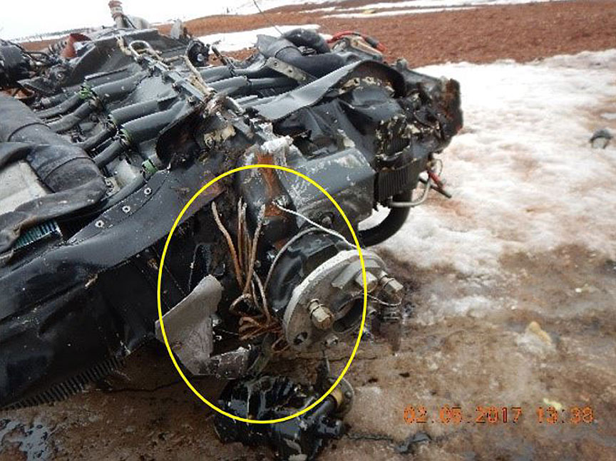 Left engine of C-FQQB: the circle shows the severed pieces of cable wrapped around the propeller drive shaft