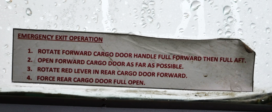  Instructions for operating rear double cargo doors as an emergency exit on the occurrence aircraft (Source: TSB)