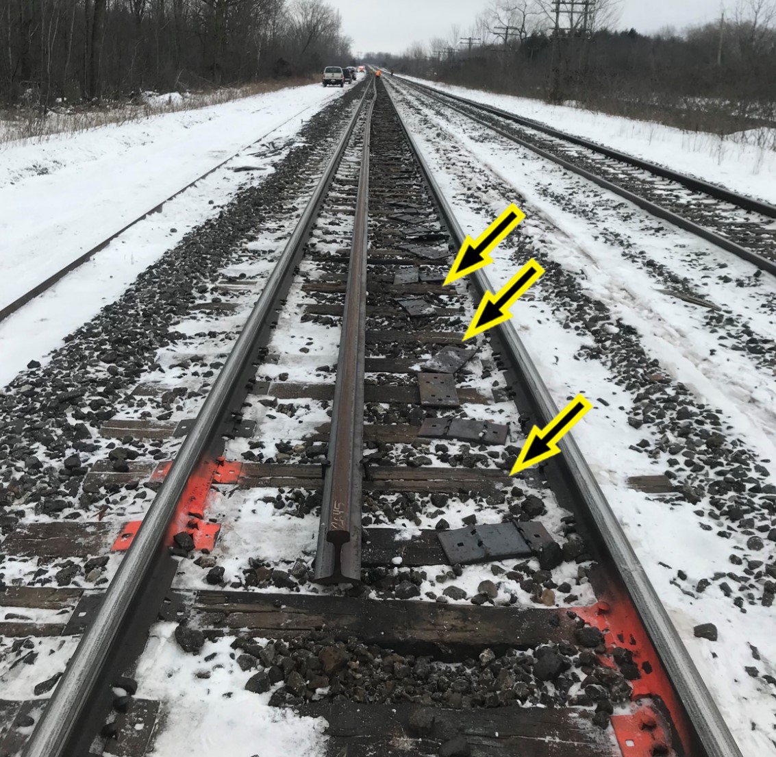 West end of replacement rail, facing east, showing some ties without tie plates on them (Source: CN, with TSB annotations)