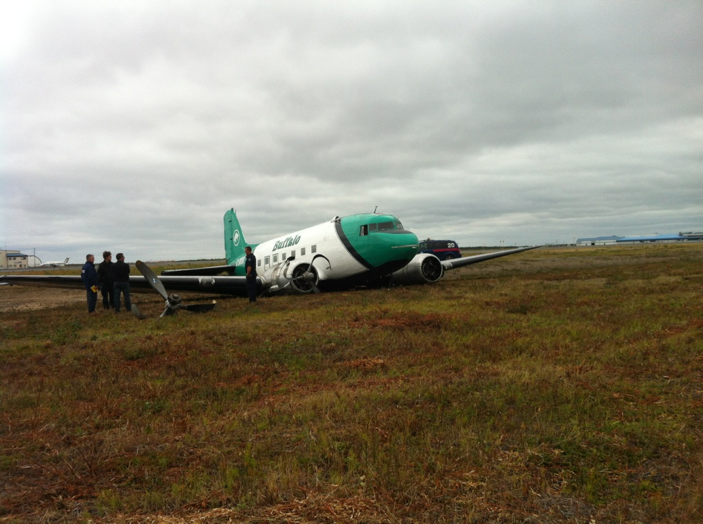 A Douglas DC-3 aircraft operated by Buffalo Airlines landed short of the runway in Yellowknife, Northwest Territories
