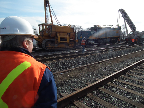 Cranes righting a VIA Rail locomotive 6444
