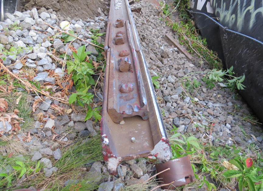 Ruptured rail on the CC Long Siding track