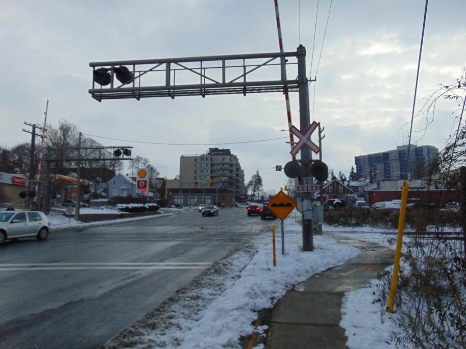 Lancaster Street West crossing, looking south (Source: TSB)