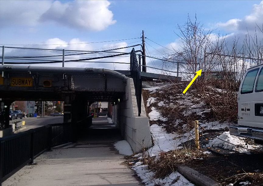 Pathway up the embankment at Howland Avenue (arrow pointing to gap)