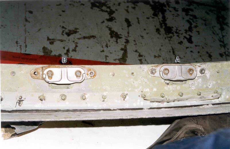 Plaque de verrouillage supérieure de la fenêtre du commandant de bord