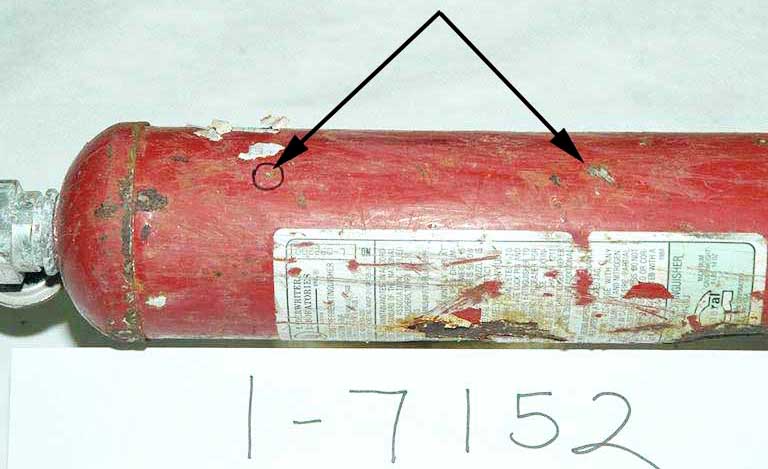 Extincteur au halon récupéré - marques d'impact sur la pièce produite 1-7152