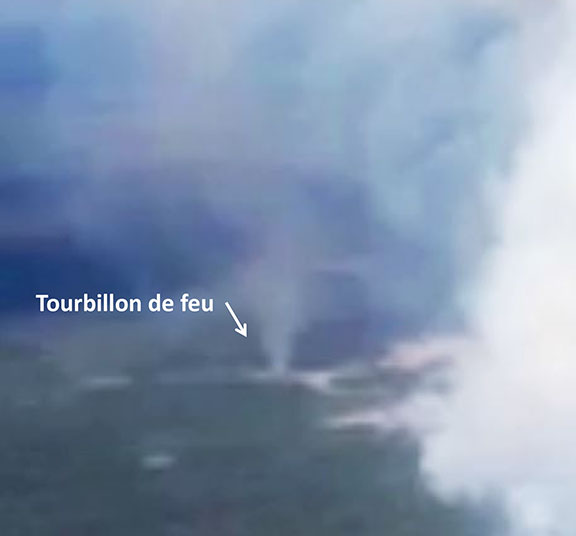 Image extraite d'une vidéo montrant un tourbillon de feu traversant la carrière d'emprunt à 16 h 33