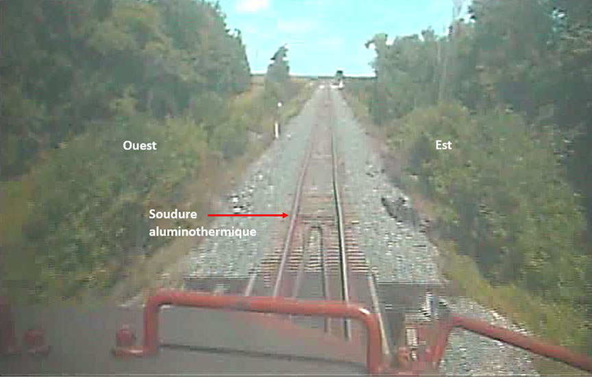 Soudure aluminothermique dans le rail gauche (ouest) juste après les contre-rails qui dépassaient de l'extrémité nord du pont