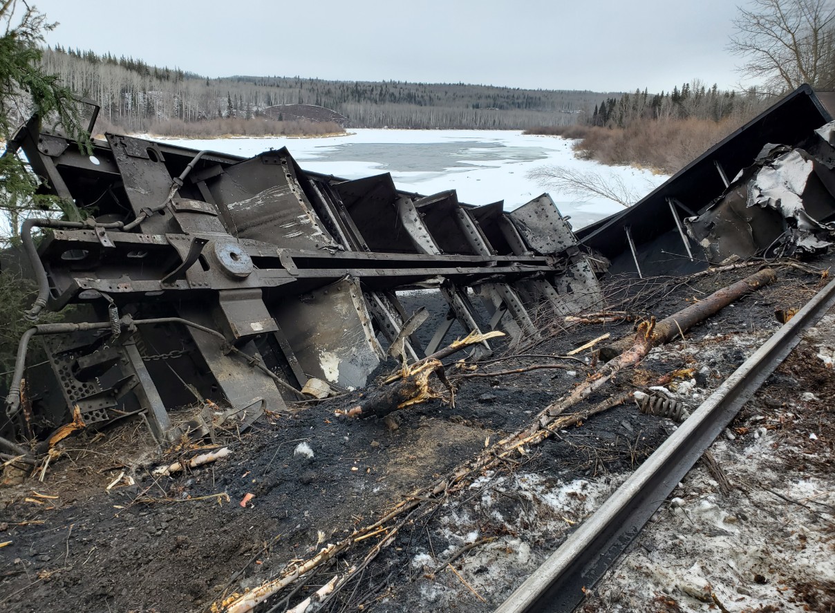 Wagons-trémies déraillés après le déraillement en voie principale près de Vanderhoof (Colombie-Britannique). (Source : BST)