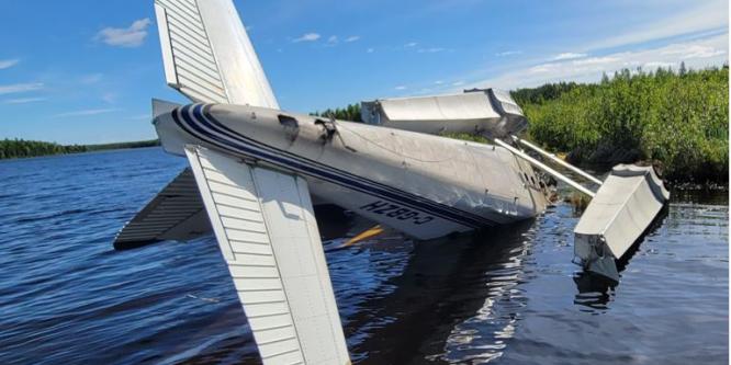 Figure 2. L’aéronef à l’étude à la suite de l’impact avec le relief (Source : BST) Figure 2. L’aéronef à l’étude à la suite de l’impact avec le relief (Source : BST)