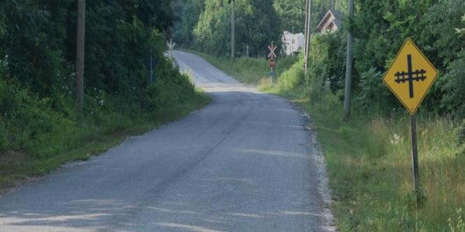 Figure 2. Southbound approach to the CPKC Hunt Road grade crossing